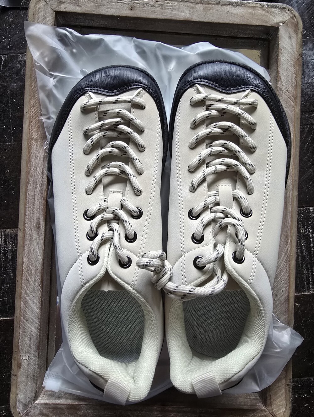 NIB! Stylish Flat-sole Walking Shoes Sz. 37